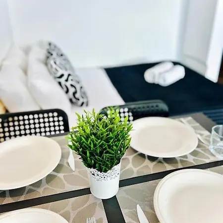Brand New Studio, Top Location, Next Attractions Apartman *