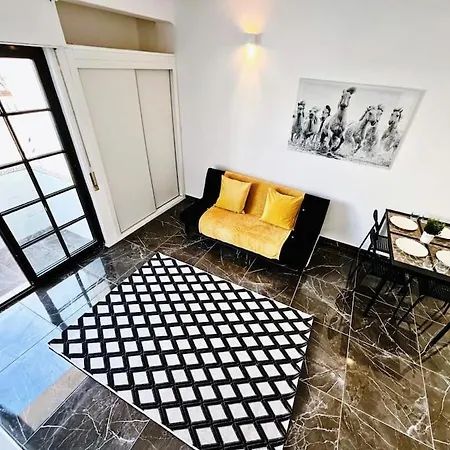 Brand New Studio, Top Location, Next Attractions Apartman *