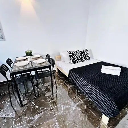 Brand New Studio, Top Location, Next Attractions Apartman *