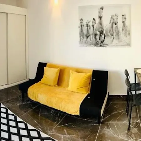 Brand New Studio, Top Location, Next Attractions Apartman *