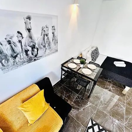 Brand New Studio, Top Location, Next Attractions Apartmán